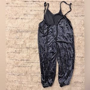 Beautiful overall style baggy pants